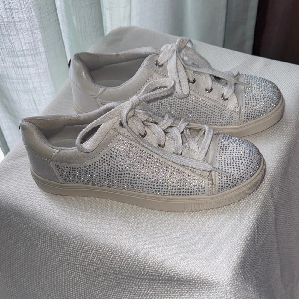 Material Girl Melanie Women 8M White Silver Rhinestone Embellished Sneaker Shoes